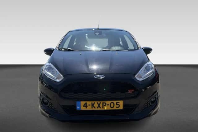 Ford Fiesta (2013) thumbnail 4