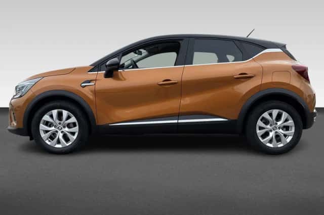 Renault Captur (2022) thumbnail 2