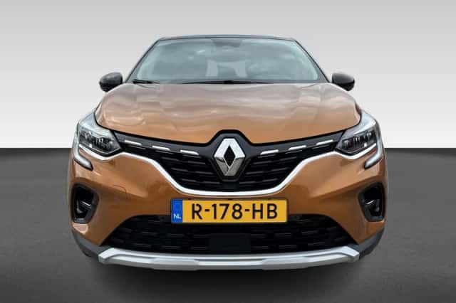 Renault Captur (2022) thumbnail 4