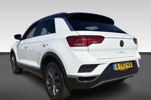 Volkswagen T-Roc (2021) thumbnail 3