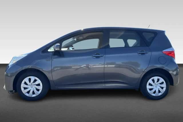Toyota Verso-S (2012) thumbnail 2