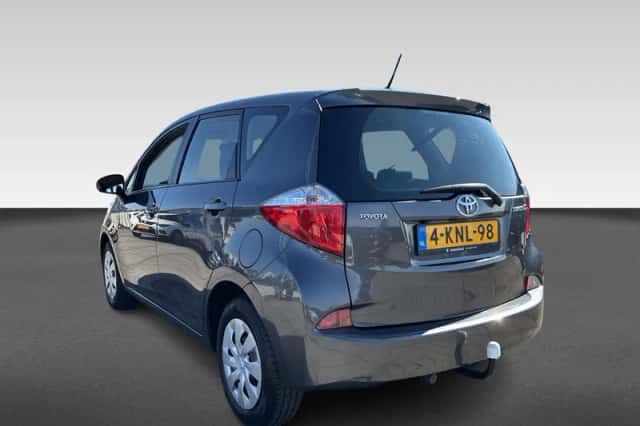Toyota Verso-S (2012) thumbnail 3