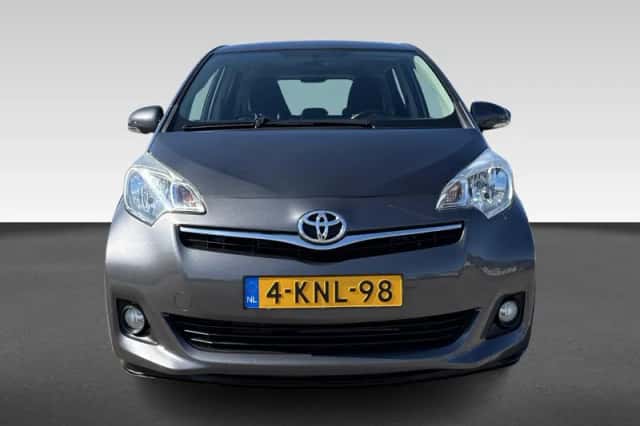 Toyota Verso-S (2012) thumbnail 4