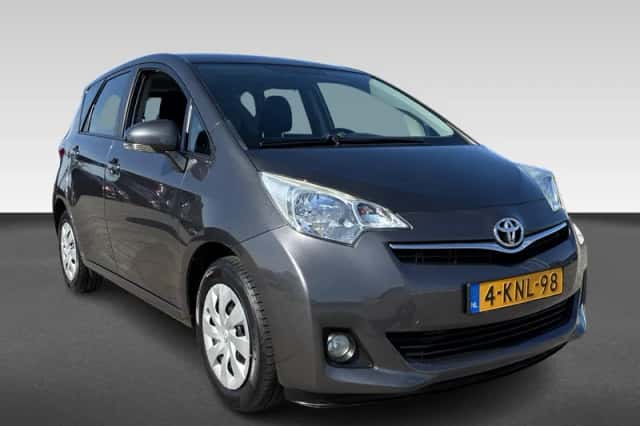 Toyota Verso-S (2012) thumbnail 5