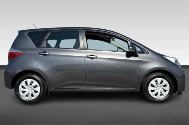 Toyota Verso-S (2012) thumbnail 6