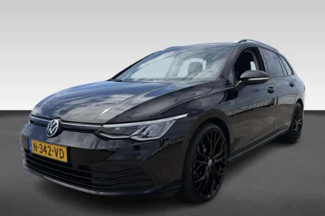 Volkswagen Golf (2022) thumbnail 1