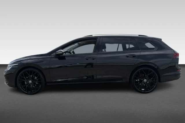 Volkswagen Golf (2022) thumbnail 2