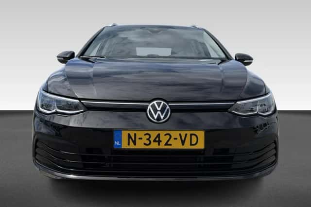 Volkswagen Golf (2022) thumbnail 4