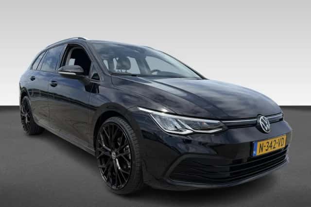 Volkswagen Golf (2022) thumbnail 5