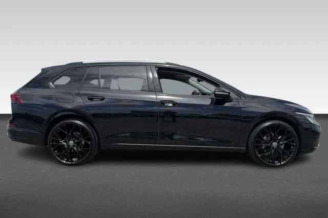 Volkswagen Golf (2022) thumbnail 6