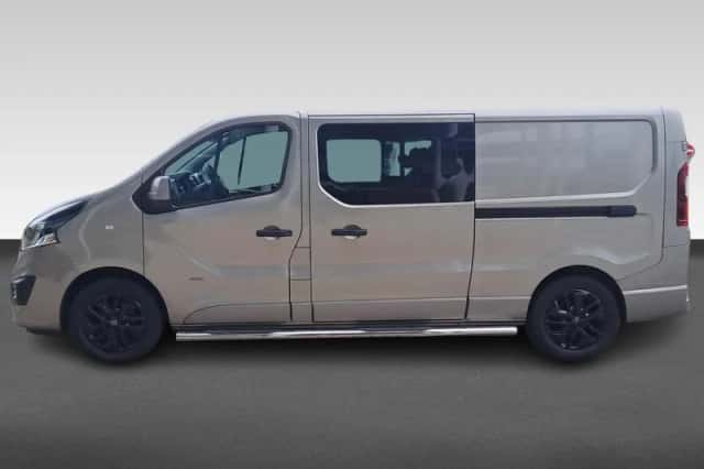 Opel Vivaro (2015) thumbnail 2