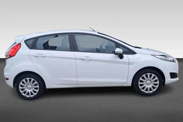 Ford Fiesta (2016) thumbnail 5