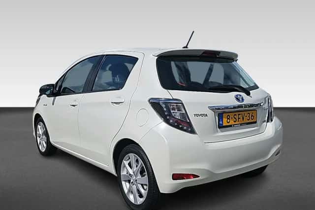 Toyota Yaris (2013) thumbnail 4