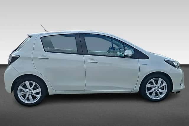 Toyota Yaris (2013) thumbnail 5