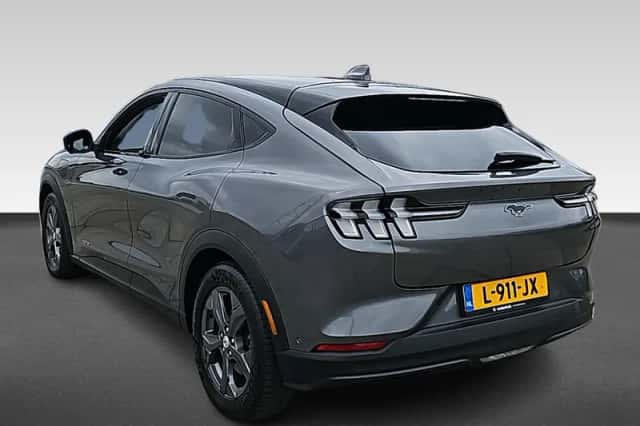 Ford Mustang Mach-E (2021) thumbnail 4