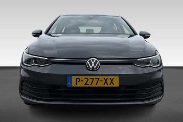 Volkswagen Golf (2022) thumbnail 4