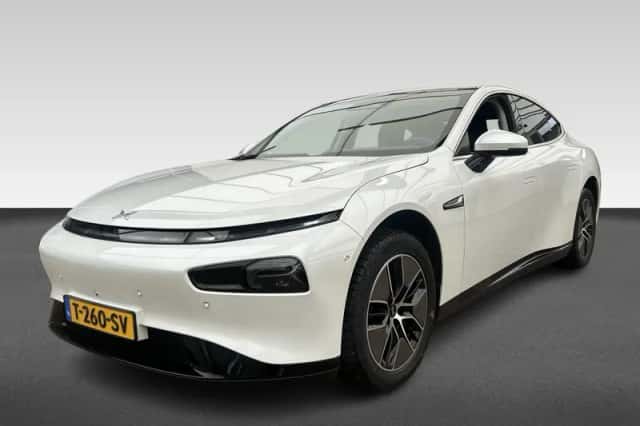 XPENG P7 (2023) thumbnail 1