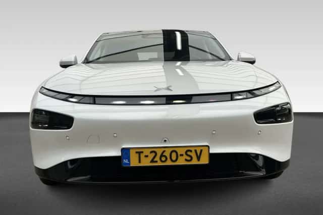 XPENG P7 (2023) thumbnail 4