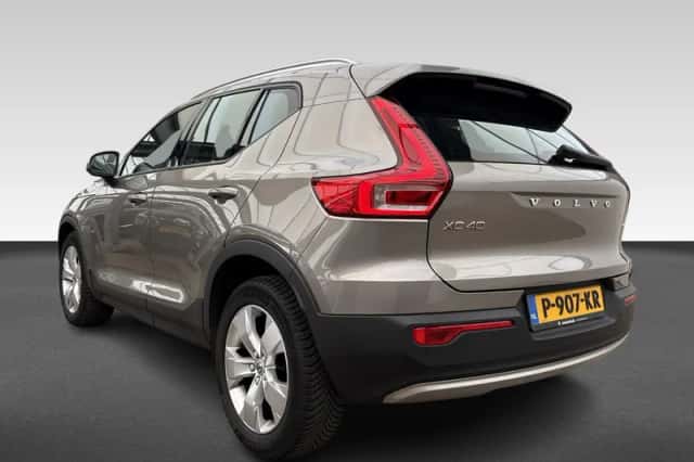 Volvo XC40 (2022) thumbnail 3