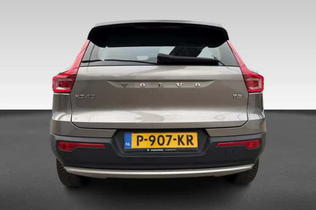 Volvo XC40 (2022) thumbnail 4