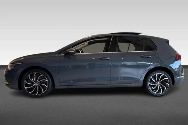 Volkswagen Golf (2021) thumbnail 2