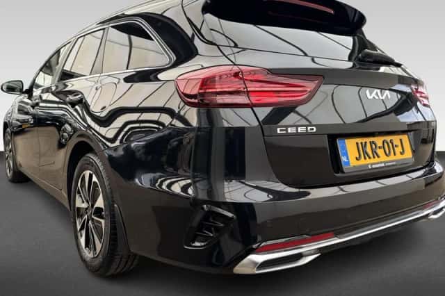 Kia Ceed Sportswagon (2023) thumbnail 3