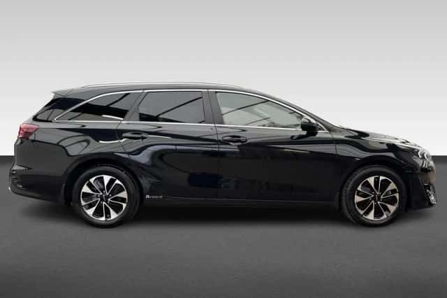 Kia Ceed Sportswagon (2023) thumbnail 5