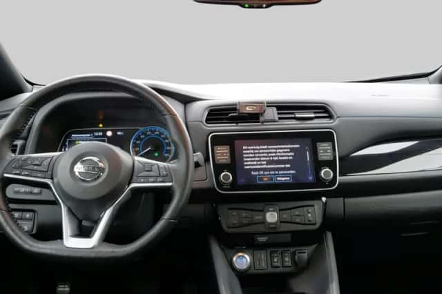 Nissan Leaf (2021) thumbnail 5