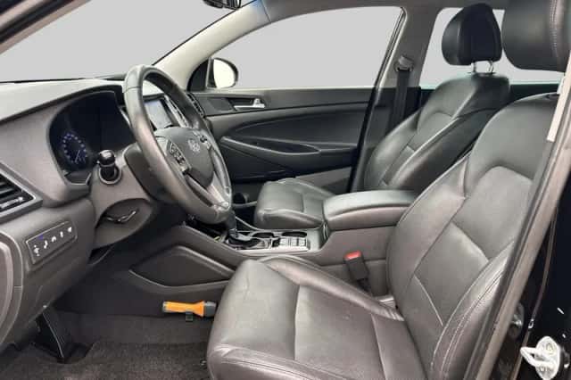 Hyundai Tucson (2016) thumbnail 3