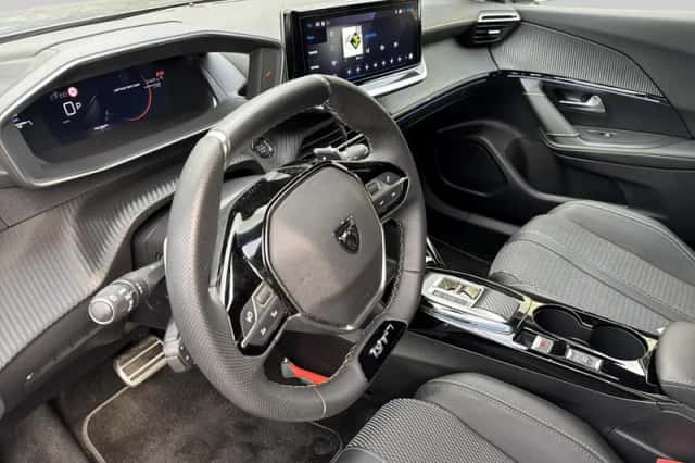 Peugeot 2008 (2024) thumbnail 4