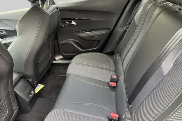 Peugeot 2008 (2024) thumbnail 6