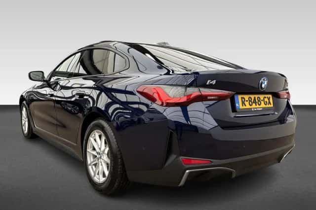 BMW i4 (2022) thumbnail 2