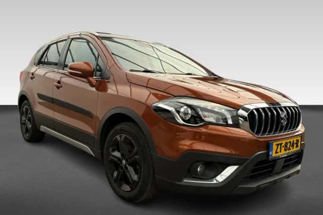 Suzuki S-Cross (2019) thumbnail 4