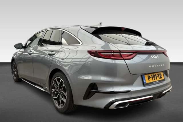 Kia Proceed (2022) thumbnail 3