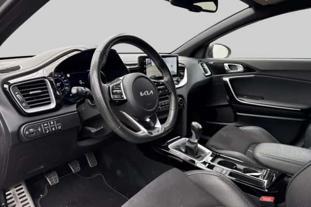 Kia Proceed (2022) thumbnail 4