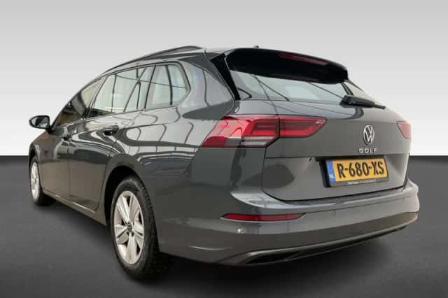Volkswagen Golf (2022) thumbnail 3