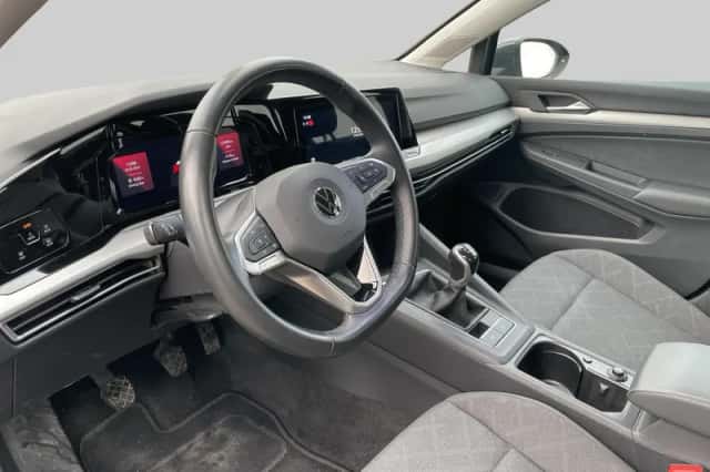 Volkswagen Golf (2022) thumbnail 4