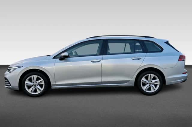 Volkswagen Golf (2022) thumbnail 2