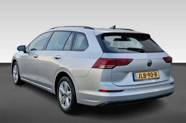 Volkswagen Golf (2022) thumbnail 3