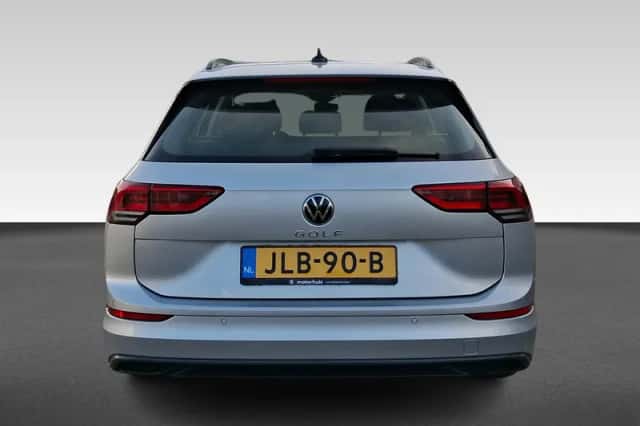Volkswagen Golf (2022) thumbnail 4