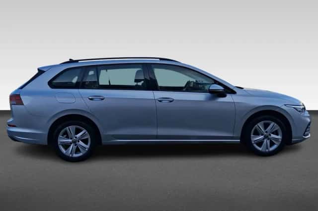 Volkswagen Golf (2022) thumbnail 5