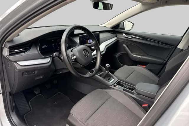 Škoda Octavia (2021) thumbnail 4
