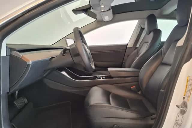 Tesla Model 3 (2020) thumbnail 4
