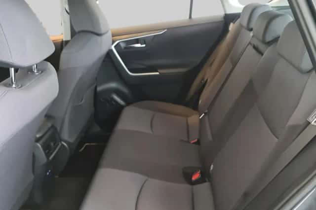 Toyota RAV4 (2022) thumbnail 6
