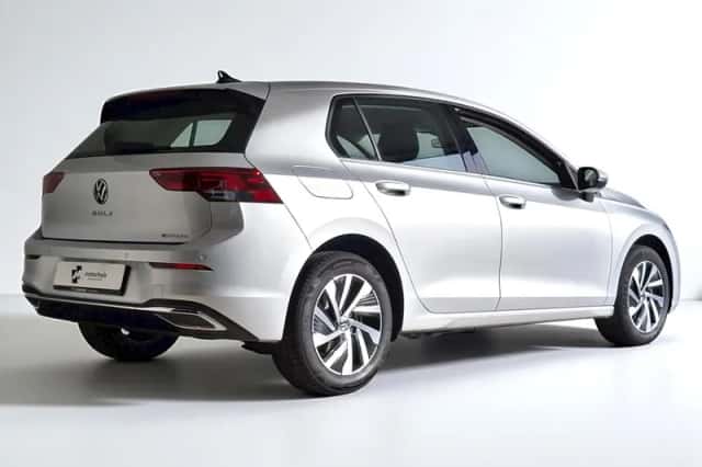 Volkswagen Golf (2022) thumbnail 2