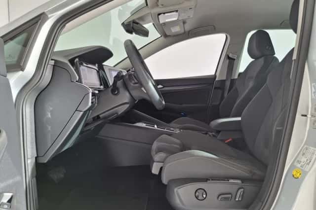 Volkswagen Golf (2022) thumbnail 3
