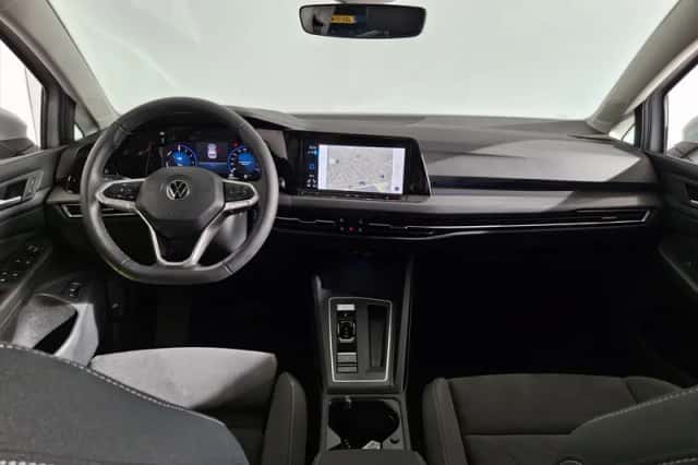Volkswagen Golf (2022) thumbnail 4