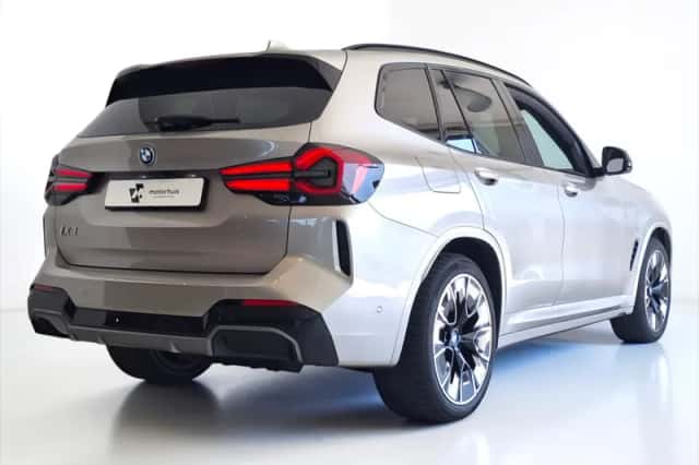 BMW iX3 (2022) thumbnail 2