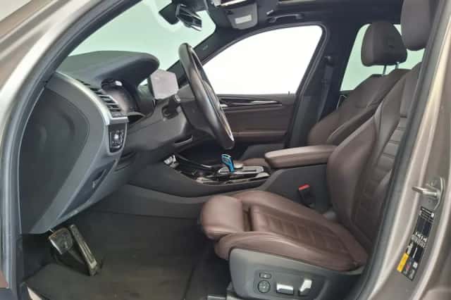 BMW iX3 (2022) thumbnail 3
