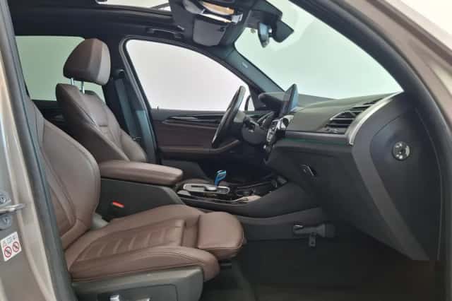 BMW iX3 (2022) thumbnail 6